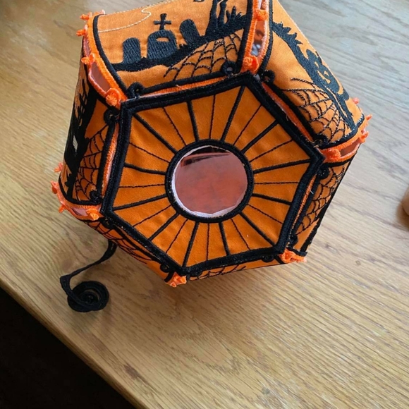 Homemade GLOWING Haunted House embroided pumpkin - Picture 6 of 8